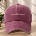 Dettaglio del cappellino da baseball rosa lavato con ricamo whatever ricamato moda - Regolabile / Borgogna