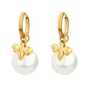 Elegantes pendientes de aro de acero bañados en oro 18K con abeja y perla blanca. - Estilo Perla Abeja (E883-GO)