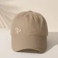 Khaki Baseballkappe mit gesticktem weißem Doppelherz für lässigen sommerlichen Sonnenschutz. - M (56-58cm) / Khaki