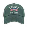 Vista frontale di un cappellino da baseball verde lavato con grafica America 1776-2026 - Regolabile / Verde