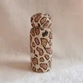Detaillierte Nahaufnahme von funkelnden Leoparden-Strasssteinen auf Edelstahlflasche - 260ml / Pilzkopf-Isolierflasche / Champagner Leopard