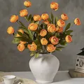 Lebendige künstliche orangefarbene Pfingstrosen in weißer Vase für Heimdekoration - Dunkelorange