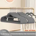 Cintres en velours gris antidérapants premium pour le rangement des habits en 42x23cm - Ensemble de 10 Pièces / Gris