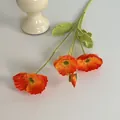 Leuchtend orangefarbene künstliche Mohnblumen mit beflockten Stielen für die Deko. - Sonnenuntergangsrot