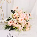 Eleganter künstlicher Blumenstrauß mit Pfirsichrosen und Gänseblümchen für die Heimdekoration - Champagner