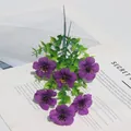 Lebhafter violetter künstlicher Stiefmütterchen-Strauß für Haus- und Gartendekoration. - Lila
