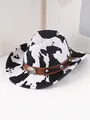 Vista dettagliata del cappello da cowboy con stampa mucca e cinturino in pelle - M（56-58cm） / Bianco e nero