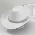 Eleganter weißer Cowboyhut aus Filz mit einem funkelnden Strasskettenband für Damen - M (56-58cm) / Weiß