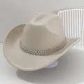 Eleganter beiger Filz-Cowboyhut für Damen mit glitzerndem Z-Ketten-Strassband-Besatz - M (56-58cm) / Beige