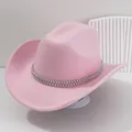 Rosa weicher Filz-Western-Cowboyhut mit einem funkelnden, gewebten Strassband-Detail - M (56-58cm) / Hellrosa