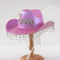Eleganter rosa holografischer Cowboyhut mit Queen-Perlenbuchstaben und Strass-Fransen - M (56-58cm) / Rosa