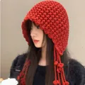 Gorro de punto de ganchillo rojo con borlas para mujer invierno cálido - M (56-58cm) / Ball Tassel Ear Protection Style / Rojo