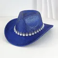 Primer plano de un sombrero de vaquero azul brillante con banda decorativa de perlas. - M (56-58cm) / Azul zafiro