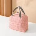 Schicke rosa Tweed-Isoliertasche mit schwarz-weiß gestreiften Griffen für den Alltag - Rosa