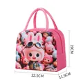 Sac à lunch isotherme rose affichant un imprimé lapin cartoon tendance avec dimensions - Lapin cool rouge rose (Style tendance)