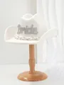 Nahaufnahme eines weißen Braut-Cowboyhuts mit Bride-Schriftzug aus Strass und Perlen - M (56-58cm) / Bunter Strass BRIDE