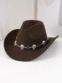 Vue détaillée d'un chapeau de cowboy en feutre marron avec chaîne tête de mort. - M (56-58cm) / Café Foncé