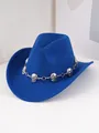Détail d'un chapeau de cowboy en feutre bleu avec une chaîne métallique à têtes de mort. - M (56-58cm) / Bleu saphir