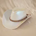 Dettaglio di un cappello da cowboy bianco iridescente con fascia decorativa luccicante - M (56-58cm) / Glossy Style