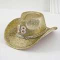Goldener Glitzer-Cowboyhut mit Perlen-Nummer 18 und silbernem Nietband für Festivals - M (56-58cm) / Hellgold