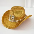 Glänzender goldener Cowboyhut mit Perlenzahl 18 und einem silbernen Nietendekorband - M (56-58cm) / Gold