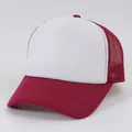 Primo piano del cappello trucker in mesh bordeaux e bianco per il fai-da-te - M(56-58cm) / Contrasto Rosso Vino (WH1)