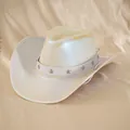 Dettaglio di cappello da cowboy bianco olografico con borchie argentate a stella. - M (56-58cm) / Stile Stellato