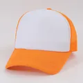 Dettaglio di un cappellino trucker in mesh arancione e bianco per ricami fai-da-te - M(56-58cm) / Contrasto Arancio Rosso (WH1)