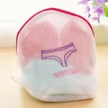 Feinmaschiges Wäschenetz für BHs mit lila Stickerei und auffälligem rotem Reißverschluss - Underwear Laundry Bag