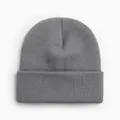 Vue détaillée d'un bonnet en maille gris classique avec texture côtelée et revers - Style Tricoté à Bord Replié / Gris