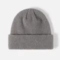 Vue détaillée d'un bonnet en tricot côtelé gris montrant une texture acrylique - Style Tricoté à Bord Replié / Gris (325)