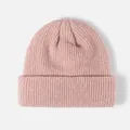 Vue détaillée d'un bonnet en tricot rose tendre pour l'hiver avec texture côtelée - Style Tricoté à Bord Replié / Rose racine de lotus