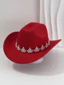 Détail rapproché d'un chapeau de cowboy rouge avec une bande de couronnes en strass - M (56-58cm) / Rouge