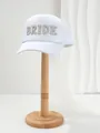Cappellino da sposa in mesh bianco con perle, strass BRIDE e lungo velo da sposa. - M(56-58cm) / Stile BRIDE Piccolo Bianco