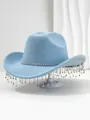 Zijaanzicht van een lichtblauwe vilt cowboyhoed met fonkelende strass franje kwastjes. - M (56-58cm) / Hemelsblauw