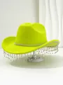 Detailopname van neongroene cowboyhoed met fonkelende strass-franjes en decoratie - M (56-58cm) / Neon Geel