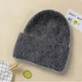 Bonnet en maille duveteuse grise avec texture pelucheuse épaisse pour l'automne et l'hiver - M (56-58cm) / Gris foncé