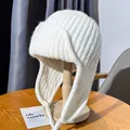 Cappello da aviatore in maglia bianca calda con paraorecchie e lacci per sport invernali - Bianco avorio