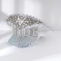Detailansicht der weißen Bride Kapitänskappe mit Strass- und Perlenverzierung - M (56-58cm) / Weiß