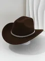 Primer plano de sombrero fedora de fieltro marrón con banda de remaches de plata - M (56-58cm) / Café Oscuro