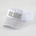Weißer Braut-Sonnenvisier-Hut mit BRIDE-Perlenbuchstaben und Strass-Krempe für Partys - M (56-58cm) / BRIDE