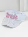 Detalle de visera blanca con letras de perlas Bride y adornos de pedrería brillante. - M (56-58cm) / Perla Rosa BRIDE