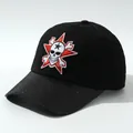 Detailed embroidery of a skull and red star on a black hip hop baseball cap - M (56-58cm) / Skull