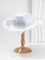 Dettaglio cappello da cowboy da sposa bianco con scritte di perle e bordo in piume - M(56-58cm) / Perla Artificiale Bianca BRIDE
