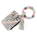 Detailansicht des Kartenhalters mit Leopardenmuster und Silikonperlen-Armband und Quaste - Rosa