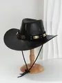 Vintage schwarzer Cowboyhut aus PU-Leder mit Bullen-Medaillon und Perlen auf Holzständer - M (56-58cm) / Schwarz