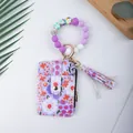 Lila Kartenetui aus Leder mit Gänseblümchen-Print und stylischem Silikonperlen-Armband - Lavendel