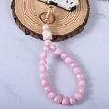 Cinturino da polso per telefono in silicone rosa con perla in legno e chiusura oro - Rosa