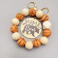 Detalle de llavero de cuentas de madera de baloncesto con colgante MAMA Bear - Estilo Baloncesto