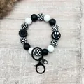 Schwarz-weißer Silikon-Perlen-Schlüsselanhänger mit Schachbrettmuster und Smiley. - Armband Ring Stil (K-1567) / Schwarz